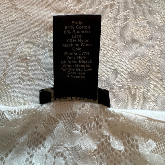 Ann Taylor Cream/Off White Lace Embellished short sleeve top Women’s - Picture 3 of 3